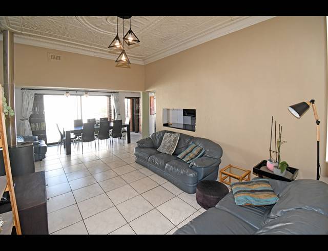 3 BEDROOM HOUSE FOR SALE IN CROSBY